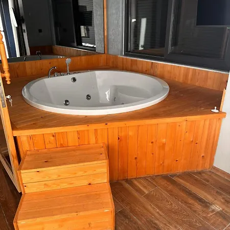 Vilă Peaceful Villas-luxury-jacuzzi-sauna