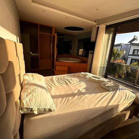 Peaceful Villas-luxury-jacuzzi-sauna